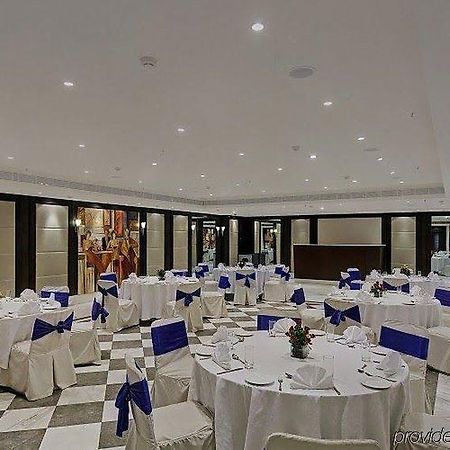 Vista Park Hotel Gurgaon Restaurant photo