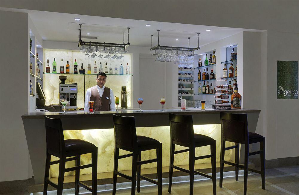 Vista Park Hotel Gurgaon Restaurant photo