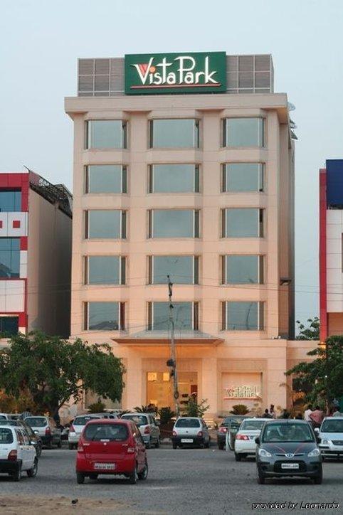Vista Park Hotel Gurgaon Exterior photo