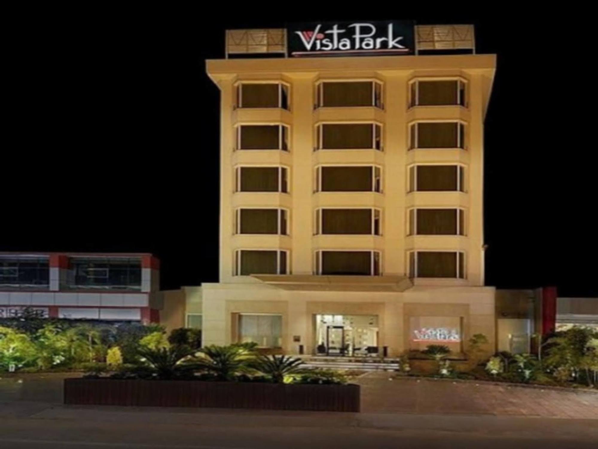 Vista Park Hotel Gurgaon Exterior photo