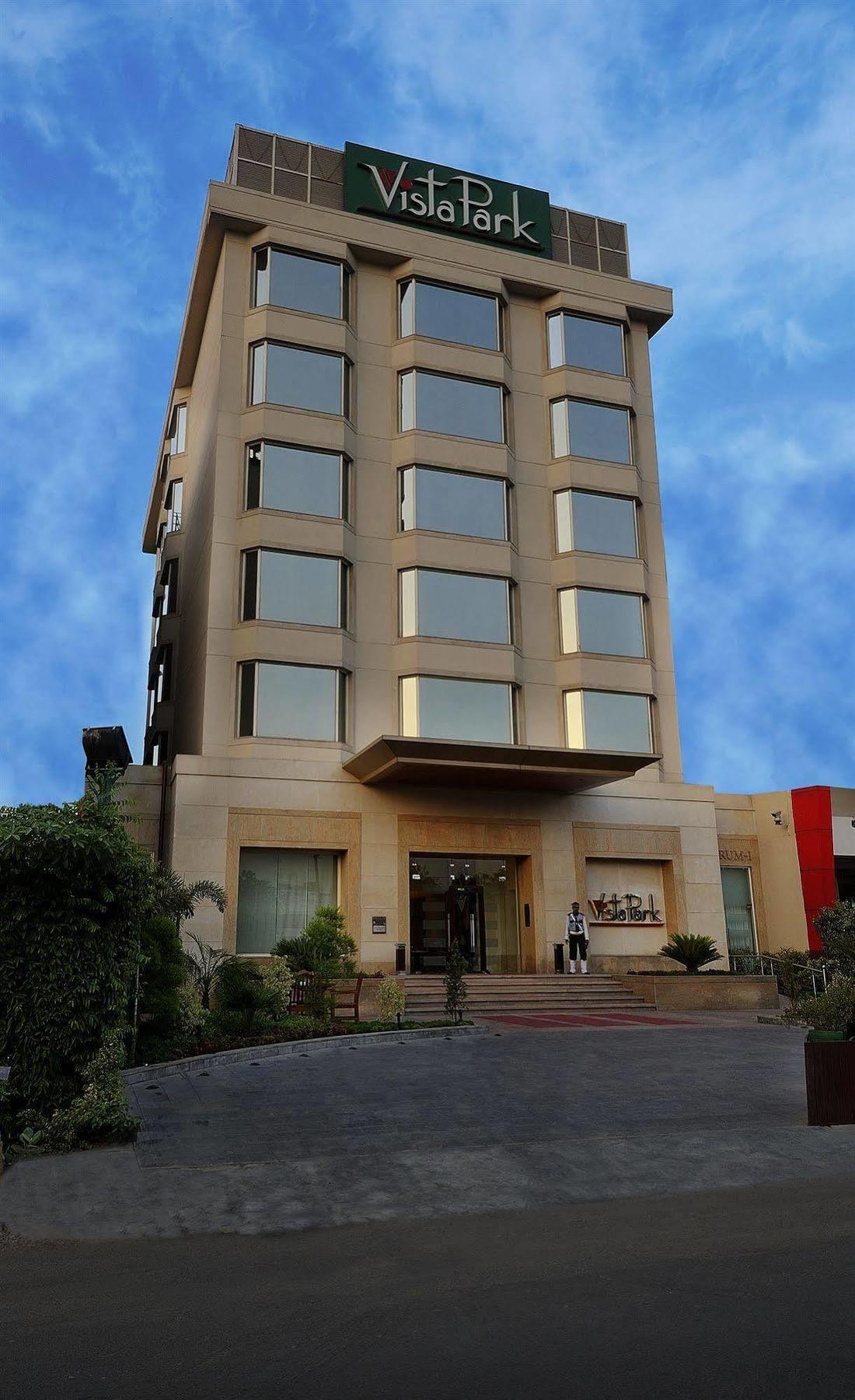 Vista Park Hotel Gurgaon Exterior photo