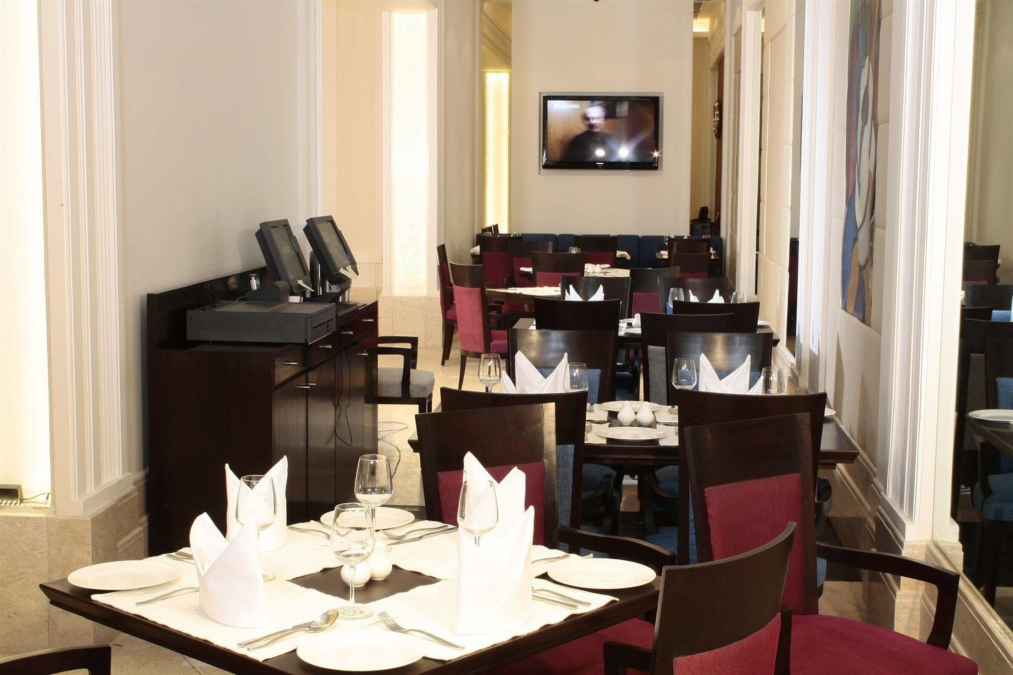 Vista Park Hotel Gurgaon Exterior photo
