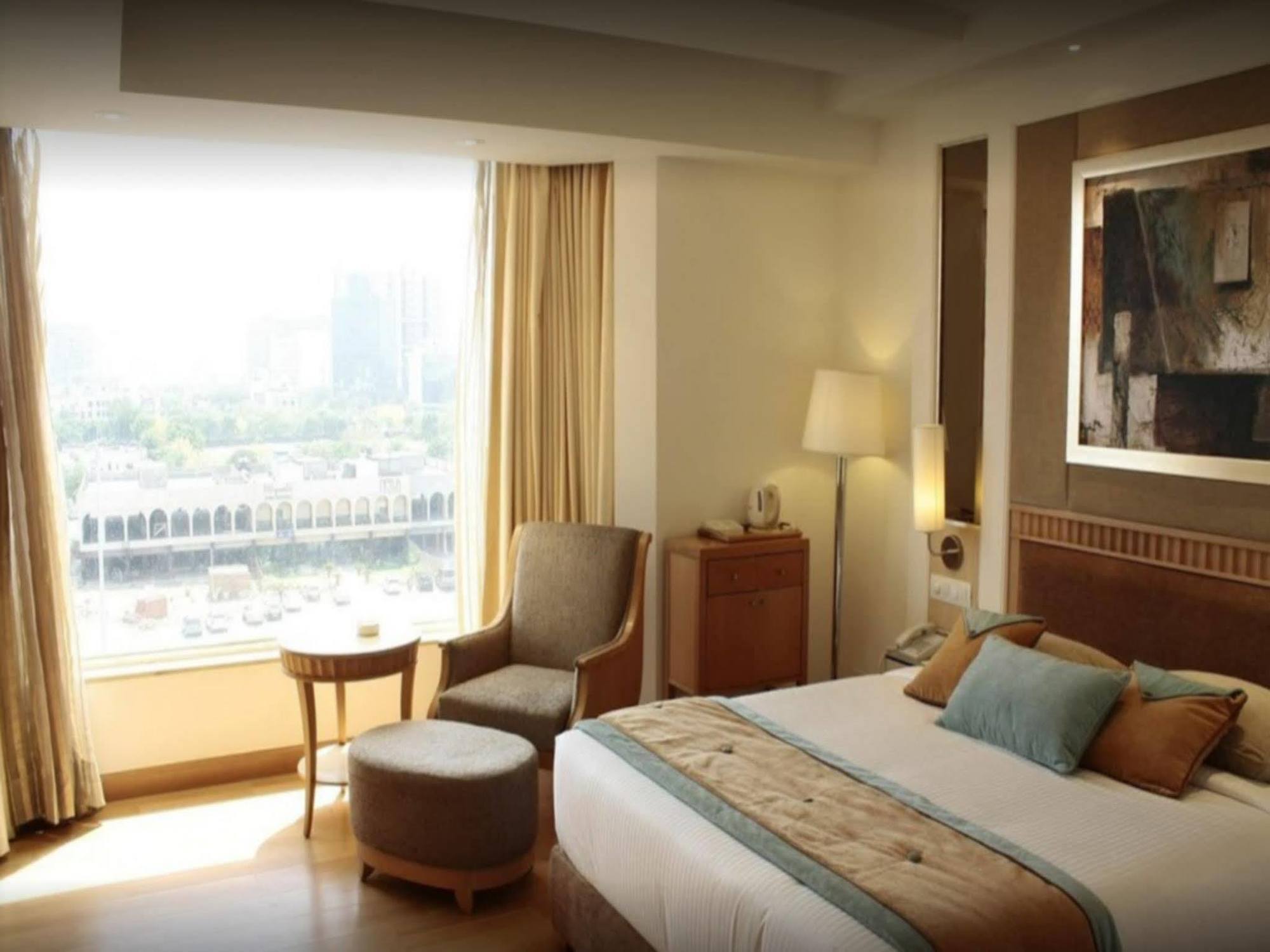 Vista Park Hotel Gurgaon Exterior photo