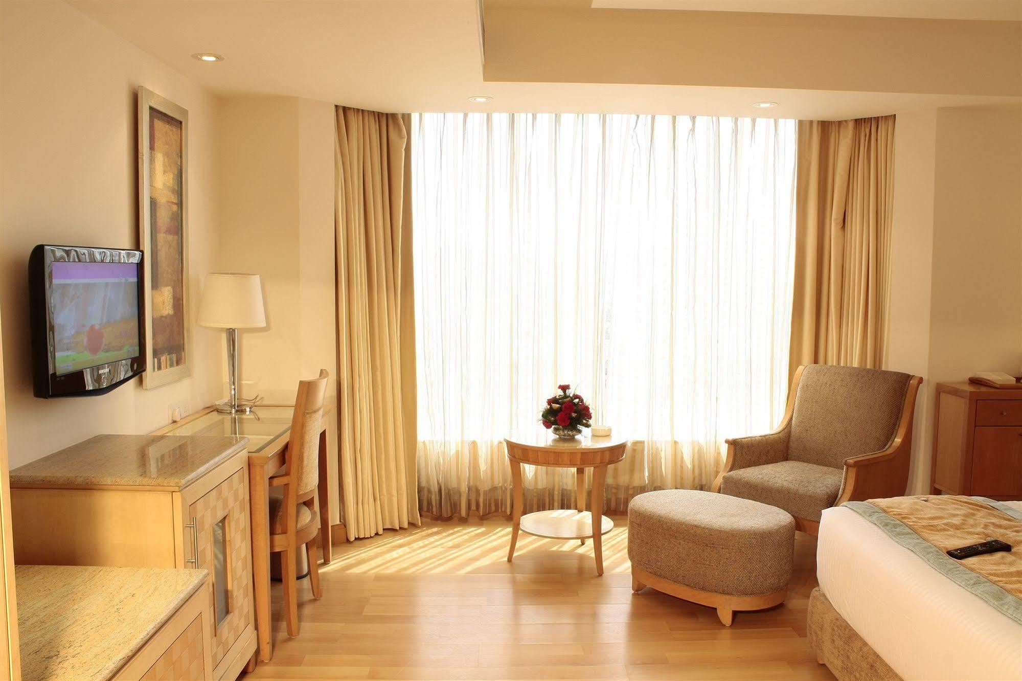 Vista Park Hotel Gurgaon Exterior photo