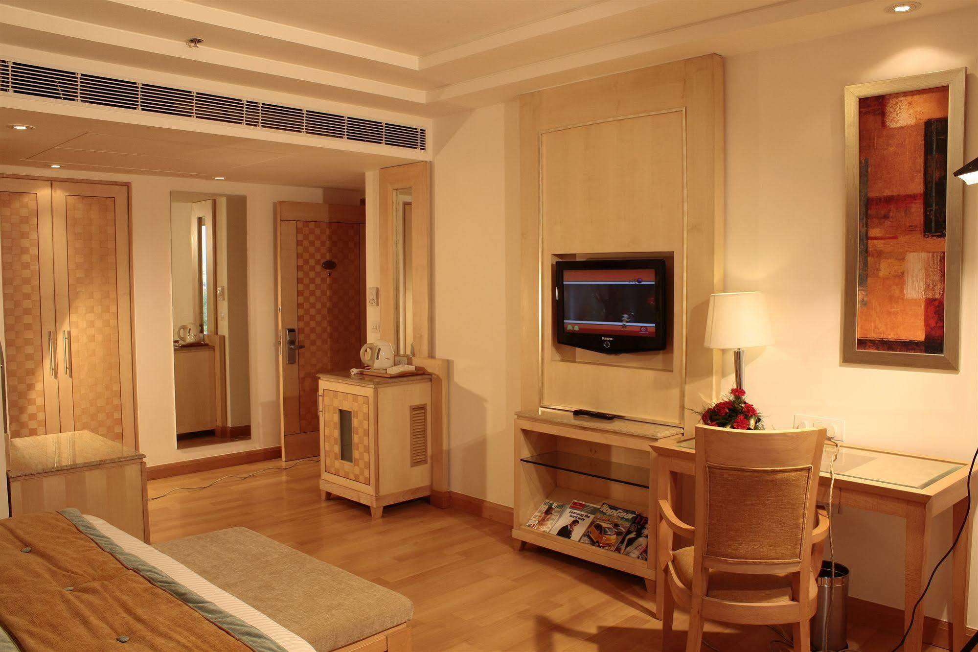 Vista Park Hotel Gurgaon Exterior photo