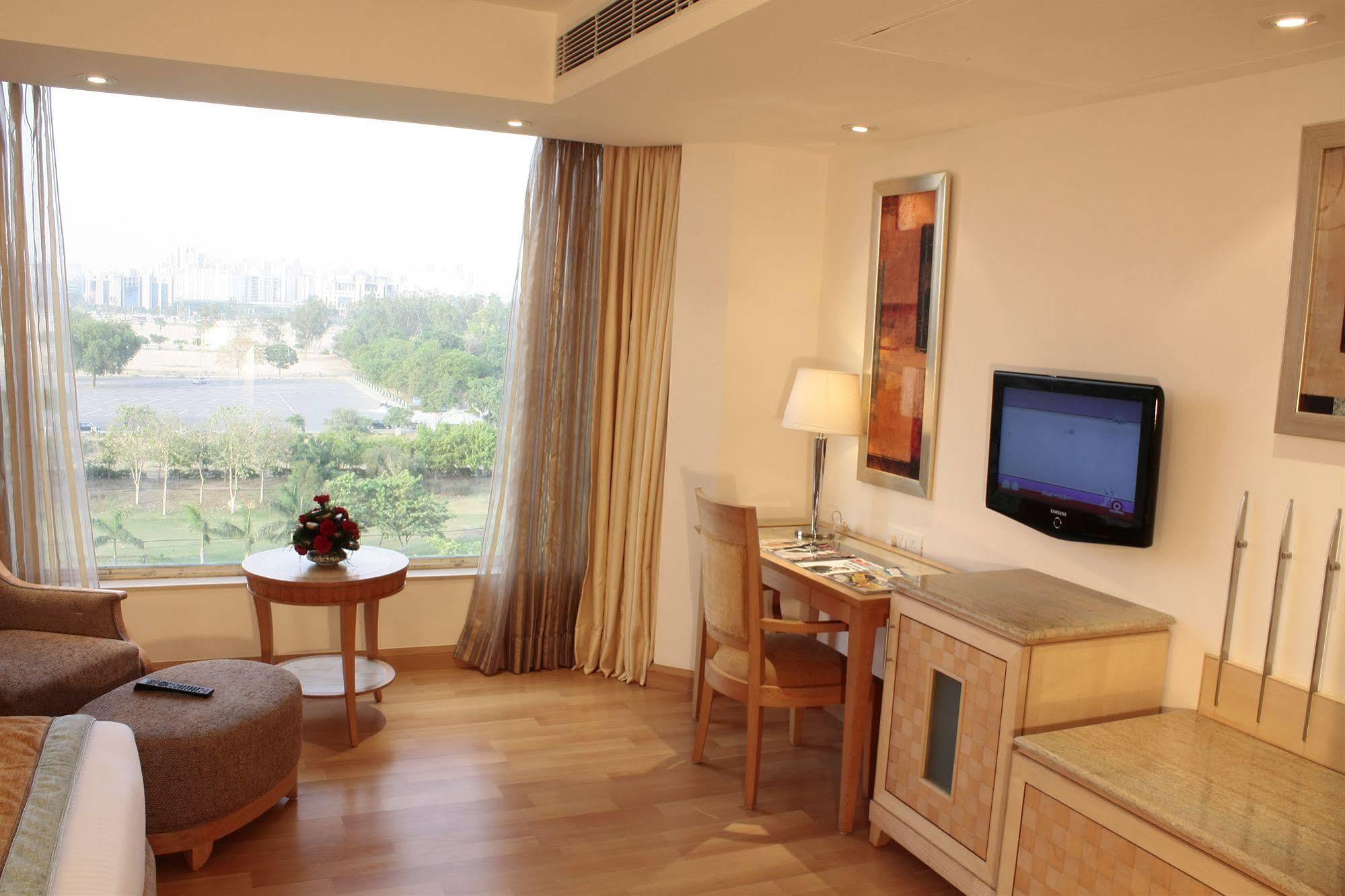 Vista Park Hotel Gurgaon Exterior photo