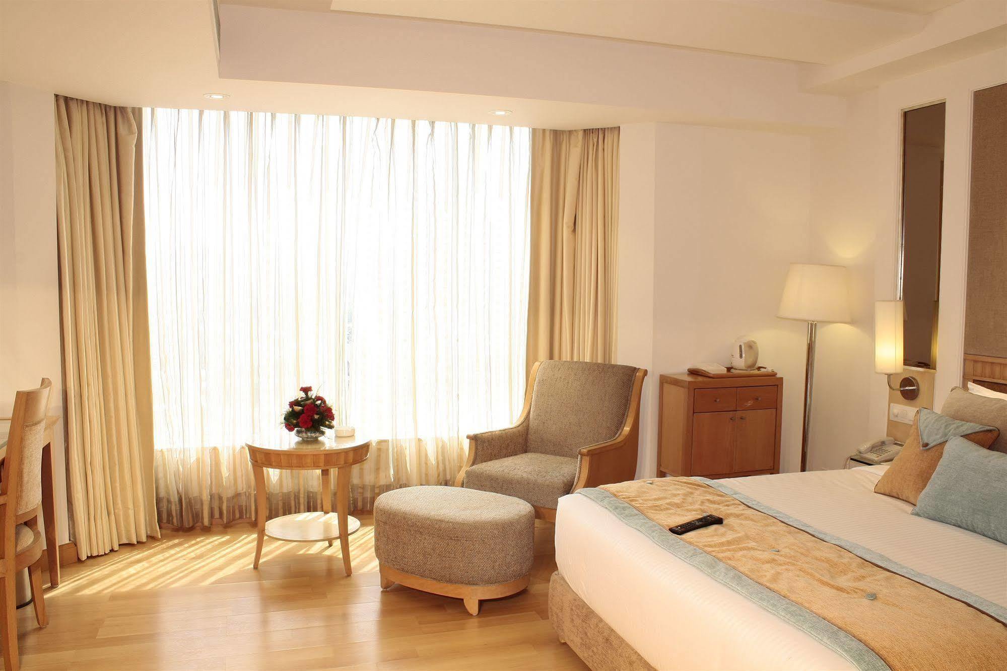 Vista Park Hotel Gurgaon Exterior photo