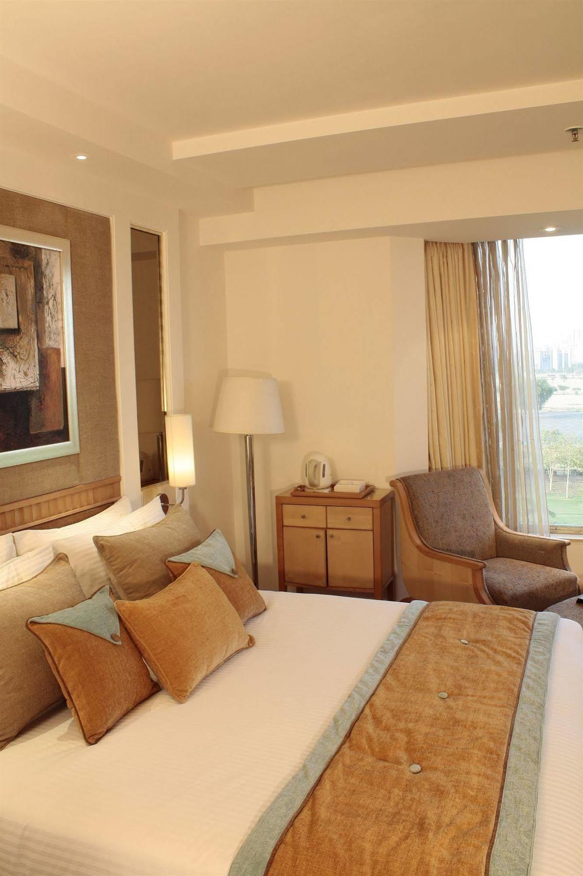 Vista Park Hotel Gurgaon Exterior photo