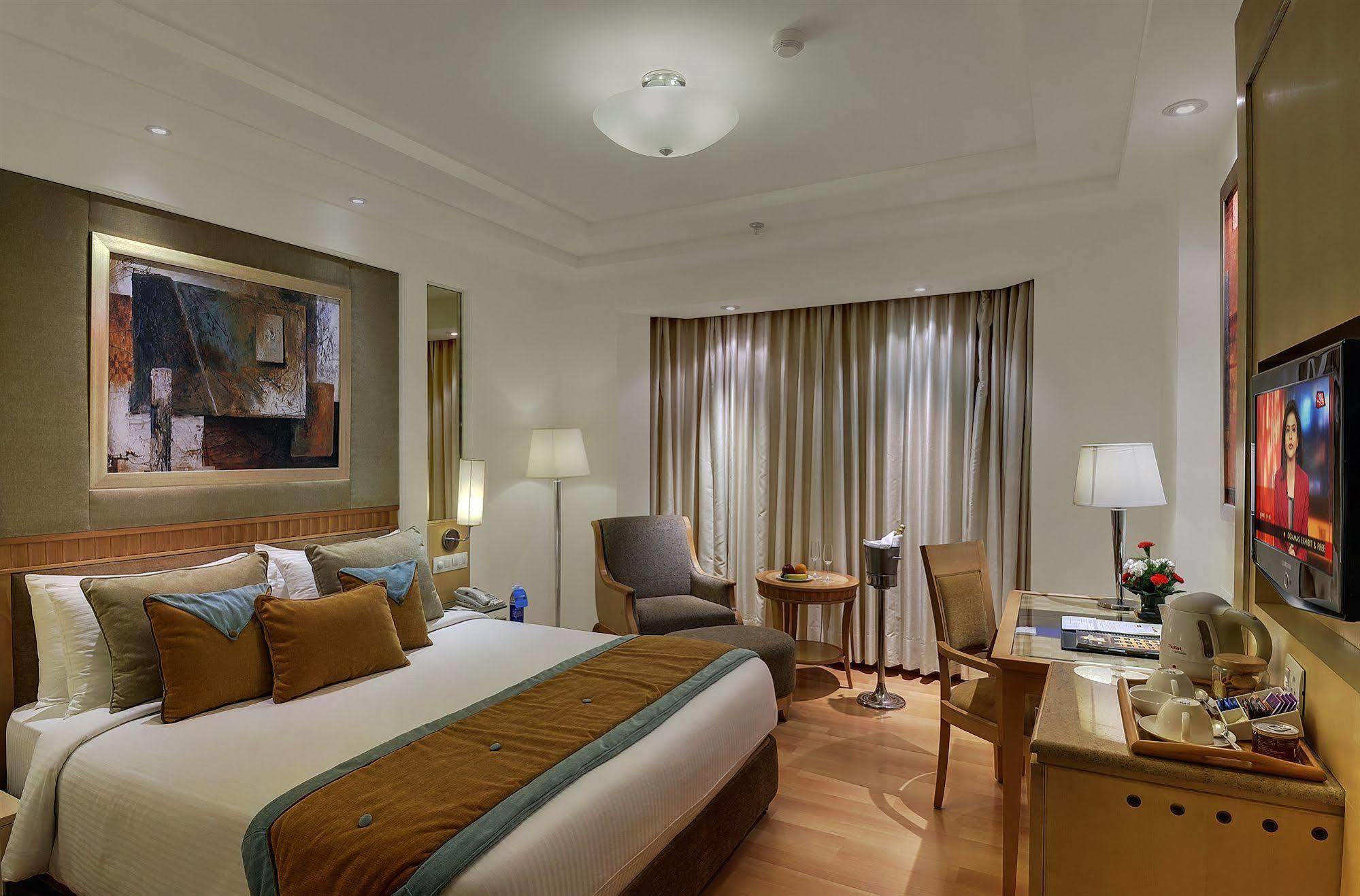 Vista Park Hotel Gurgaon Exterior photo